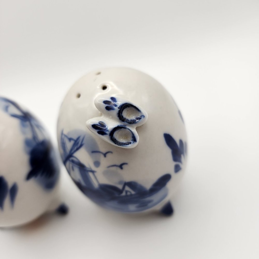 Vtg Enesco Holland Dutch Design Egg Shaped Blue White Salt & Pepper Shakers Set - Picture 7 of 8